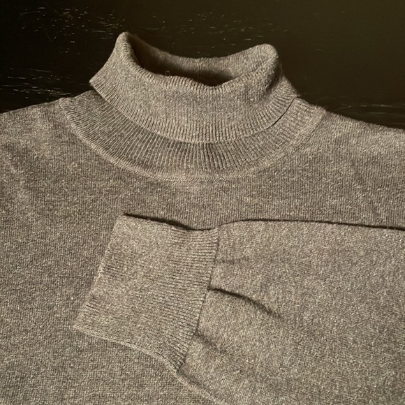 Jeanne Pierre Grey Turtleneck Sweater - L - Picture 5 of 5